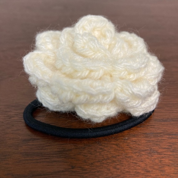 SOLD 3 Rose🌹Hair Ties Crotchet Hair Pony Tail Holder SET NWT - Picture 2 of 4